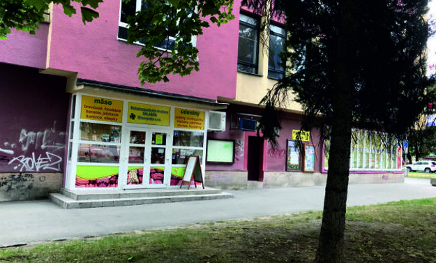 Predajňa mäsa (Námestie S. H. Vajanského, DO Strojár).