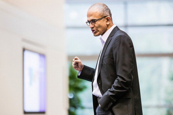 Zisk aj tržby Microsoftu za štvrtý kvartál prekonali odhady