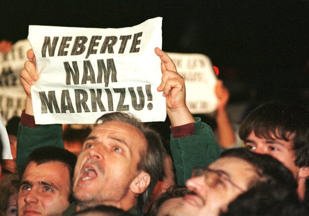 15. september 1998, protest pred TV Markízou.
