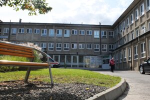 Firma chce zrekonštruovať a dostavať monoblok. Bez dohody s krajom ako s vlastníkom areálu to ale nejde. Termín zatiaľ ani jedna zo strán nekonkretizovala. 