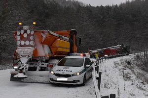 Kolízie na ceste nad Starinou vyzerali nebezpečne. 