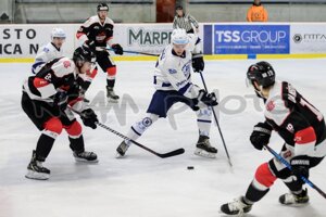 Dubnica (v bielom) prehrala s Capitals Bratislava aj ďalší zápas.