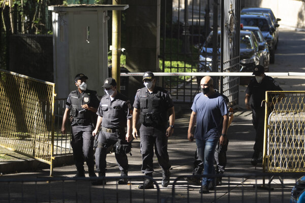 Brazílska polícia prehľadala dom guvernéra pre podozrenie zo sprenevery