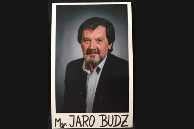 Obeť tragédie vo Vrútkach, Mgr. Jaroslav Budz. Zástupca riaditeľky školy sa snažil vlastným telom zabrániť vstupu útočníka do budovy školy. Česť jeho pamiatke.