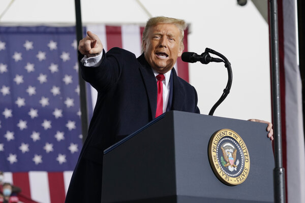 Biden musí dokázať, že hlasy nezískal podvodom, odkázal Trump