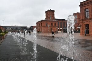 Ukážkovým príkladom ako možno navrátiť život podobným miestam je Manufaktúra. Mnohí ju považujú za novodobú výkladnú skriňu mesta. Aj keď v podstate až tak novou nie je.