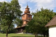 Chrám svätého archanjela Michala je dominantou humenského skanzenu.