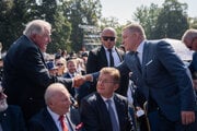 Expremiér Vladimír bol vo štvrtok vo VIP skupine hostí na oslavách 80. výročia SNP v Banskej Bystrici.