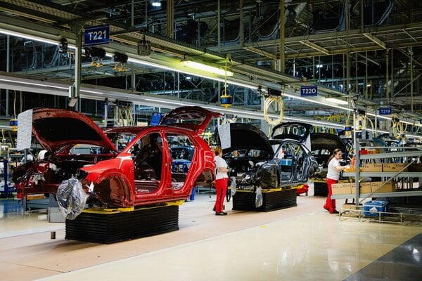 Závod spoločnosti Kia Motors Slovakia v Tepličke nad Váhom.