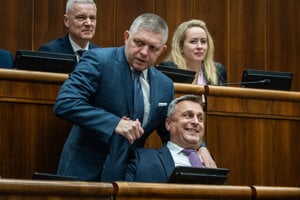 Živnostníci a eseročky utečú transakčnej dani. Budú si však musieť dať pozor