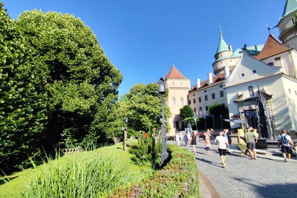 Lipa kráľa Mateja pri Bojnickom zámku. 