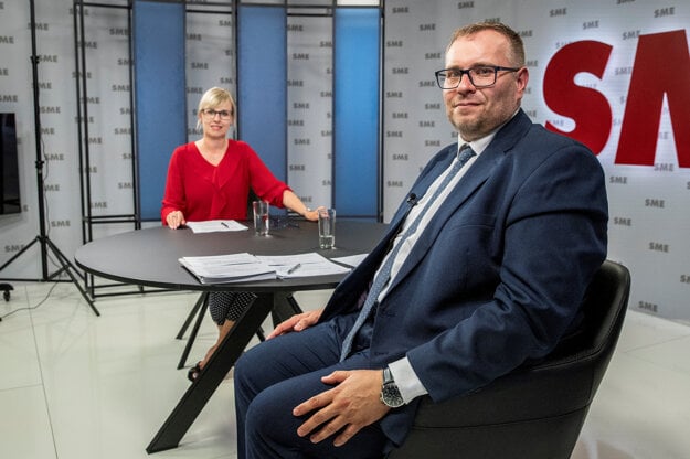 Ombudsman Róbert Dobrovodský v Aréne. (zdroj: SME/Jozef Jakubčo)