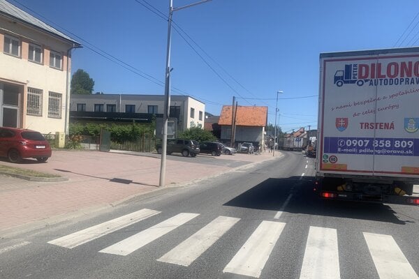 Začiatkom týždňa sa tvorili v oboch smeroch kilometrové kolóny.