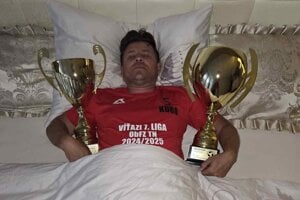 Peter Ďuriš sa ako hráč tešil z titulu s Očkovom a ako tréner s dorastencami Častkoviec z postupu do druhej ligy. 