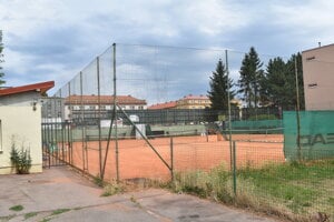 Opustené kurty v Prešove.