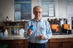 Plasty nie sú zlé. Ľudstvo je partia nezodpovedných a lenivých neporiadnikov (rozhovor)