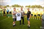 Vladimír Stančík (v strede) oslávil päťdesiate narodeniny. 