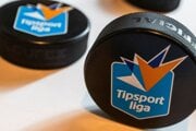 Na snímke logo hokejovej Tipsport ligy na puku.