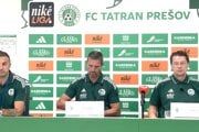 Zľava Stanislav Šesták, tréner Jaroslav Hynek a Ľuboš Micheľ.