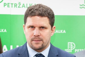 Petržalský starosta pred odchodom z úradu podpísal podozrivú zmluvu, tvrdí mesto