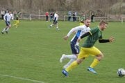 Marián Sásik (v zelenom) posilnil nováčika z Kalnej. 