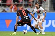 Na snímke vpravo hráč Trnavy Giorgi Moistrapishvili a hráč Ružomberka Kristóf Domonkos.
