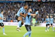 Vpravo Tigran Barseghjan a Rahim Ibrahim sa radujú po strelení gólu.