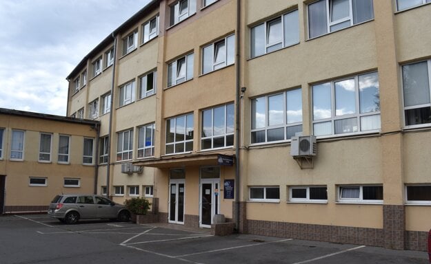 Telo našli ležať vedľa tejto striešky. (zdroj: Korzár/Róbert Bejda)
