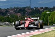 Monacký jazdec Charles Leclerc z tímu Ferrari.