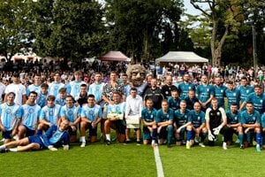 Hokejisti Nitry remizovali 6:6 s futbalistami Klasova, výťažok zo vstupného putoval zariadeniu sociálnych služieb.