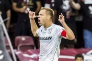 Futbalista Plzne Matěj Vydra sa teší z gólu v zápase proti Servette FC.