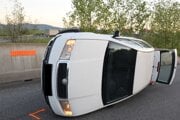 44-ročná žena prevrátila auto na bok. 