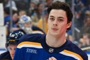 Dalibor Dvorský počas debutu v NHL za tím St. Louis Blues. 