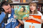 Taylor Swift ukázala nový album v podcaste New Heights.