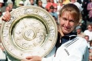 Nemecká tenistka Steffi Grafová po zisku wimbledonského titulu.