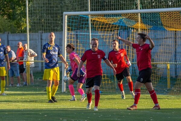 Veľké Ripňany - Nitrianske Rudno (v červenom) 1:3