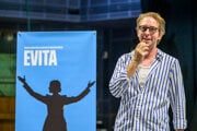 Režisér Michal Náhlik počas prvej čítacej a ideovej skúšky k pripravovanému muzikálu Evita v Divadle Jonáša Záborského v Prešove.