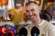 bývalý slovenský hokejista Zdeno Chára sa usmieva počas tlačovej konferencie v súvislosti s rozlúčkovým zápasom