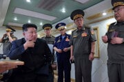 Kim Čong-un dohliadal na testovanie dvoch „nových“ protivzdušných rakiet.
