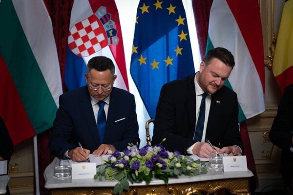 V mene Slovenska podpísal memorandum o spolupráci v pondelok v chorvátskom Záhrebe minister financií Ladislav Kamenický