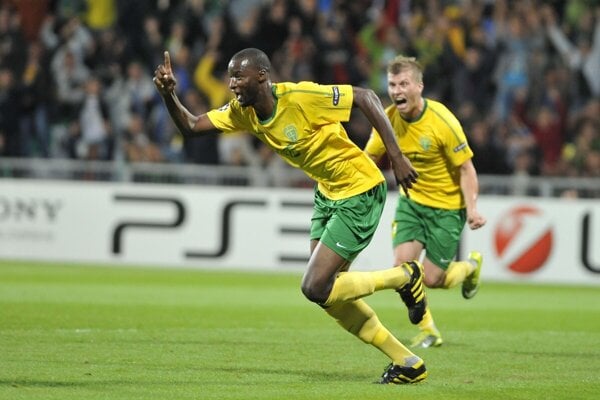 Momodou Ceesay v drese MŠK Žilina po góle do siete AC Sparta Praha v play off Ligy majstrov.