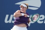Jelena Ostapenková počas zápasu s Taylor Townsendovou v 2. kole dvojhry na US Open 2025.