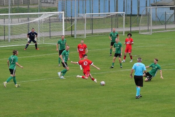 Dolné Vestnenice (v červenom) - Uhrovec 2:2
