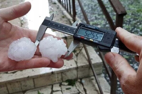 Takéto krúpy padali v Košiciach v júni 2019. Snáď sa to v stredu nezopakuje.