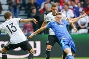 Milan Škriniar (s číslom 14) v zápase Slovensko - Nemecko v osemfinále EURO 2016.