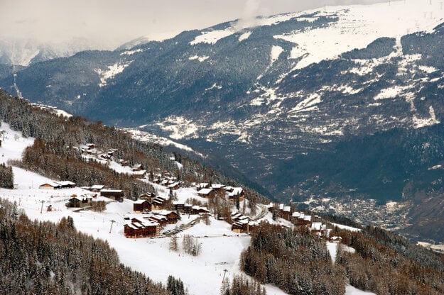 Lyžiarska dedinka Montchavin sa nachádza v nadmorskej výške 1250 metrov nad morom v údolí Tarentaise. Od roku 2016 je súčasťou obce La Plagne Tarentaise spolu s ďalšími okolitými dedinkami. (zdroj: ADOBE STOCK)