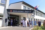Nová školská budova slúži školákom od nového školského roka.