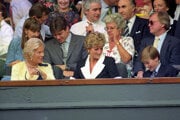 Vojvodkyňa z Kentu (vľavo) na snímke z roku 1994 spolu s princeznou Dianou a princom Williamom.