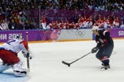 T.J. Oshie v nájazdoch proti Rusko na ZOH 2014
