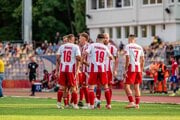 Hráči MFK Dukla Banská Bystrica sa tešia z gólu.